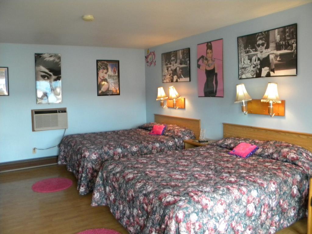 Blue And White Motel Kalispell Quarto foto